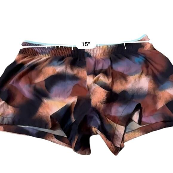 Fabletics Breathe Mid Rise Run Shorts in Meltdown/Crystal Wave/Reflective Silver - Picture 9 of 11